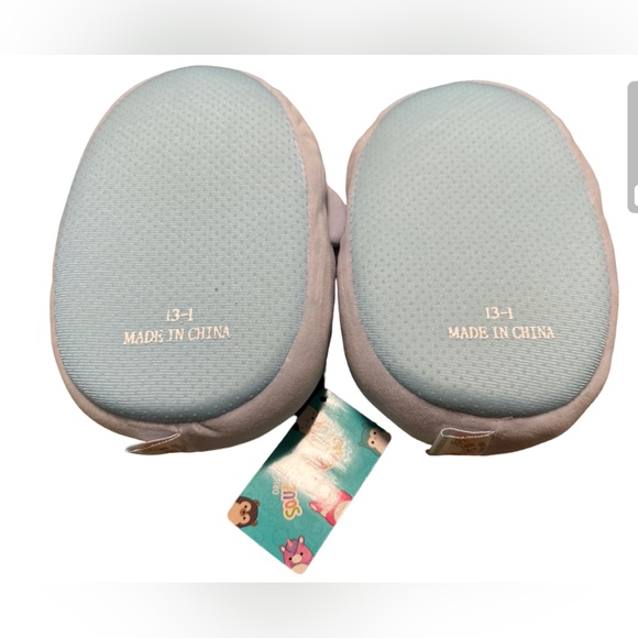 NWT Blue Whale Squishmallows youth slippers size 13-1 - Picture 2 of 2